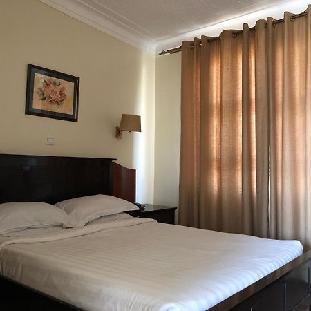Shangri-La Hotel Muyenga Bugolobi Zewnętrze zdjęcie