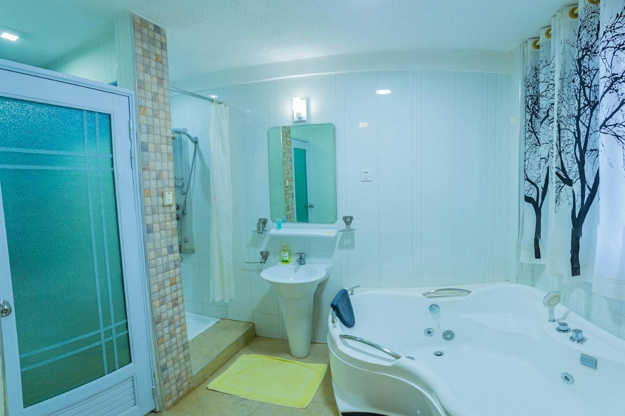 Shangri-La Hotel Muyenga Bugolobi Zewnętrze zdjęcie