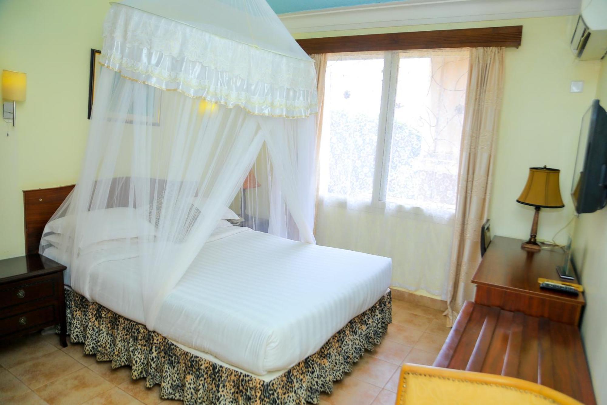 Shangri-La Hotel Muyenga Bugolobi Zewnętrze zdjęcie