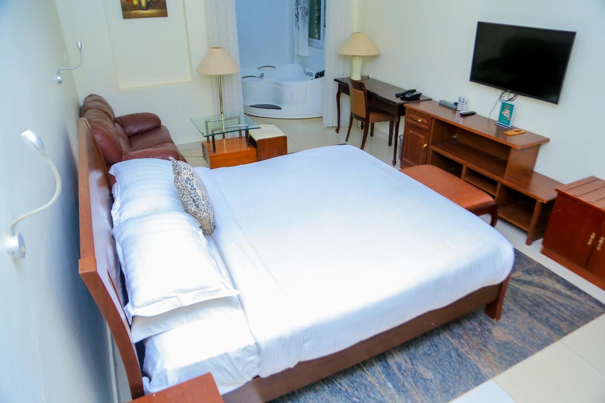 Shangri-La Hotel Muyenga Bugolobi Zewnętrze zdjęcie