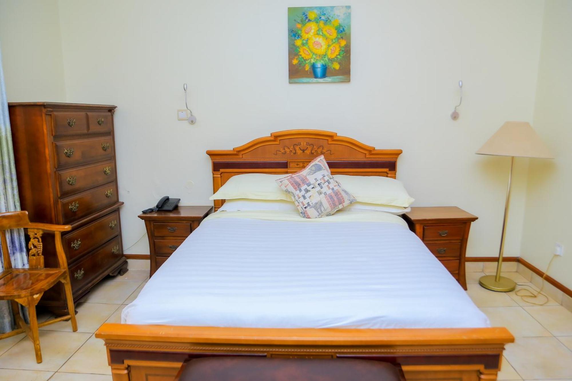 Shangri-La Hotel Muyenga Bugolobi Zewnętrze zdjęcie