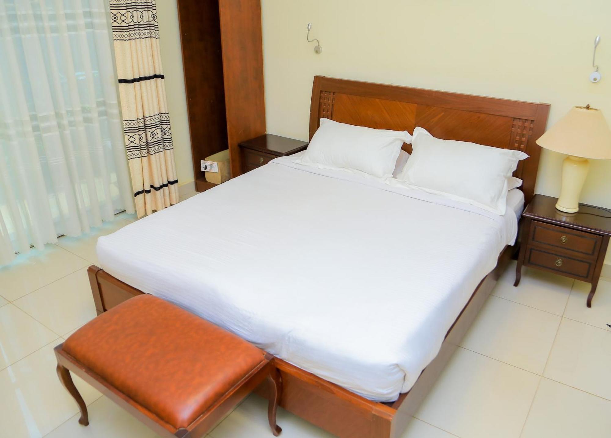 Shangri-La Hotel Muyenga Bugolobi Zewnętrze zdjęcie