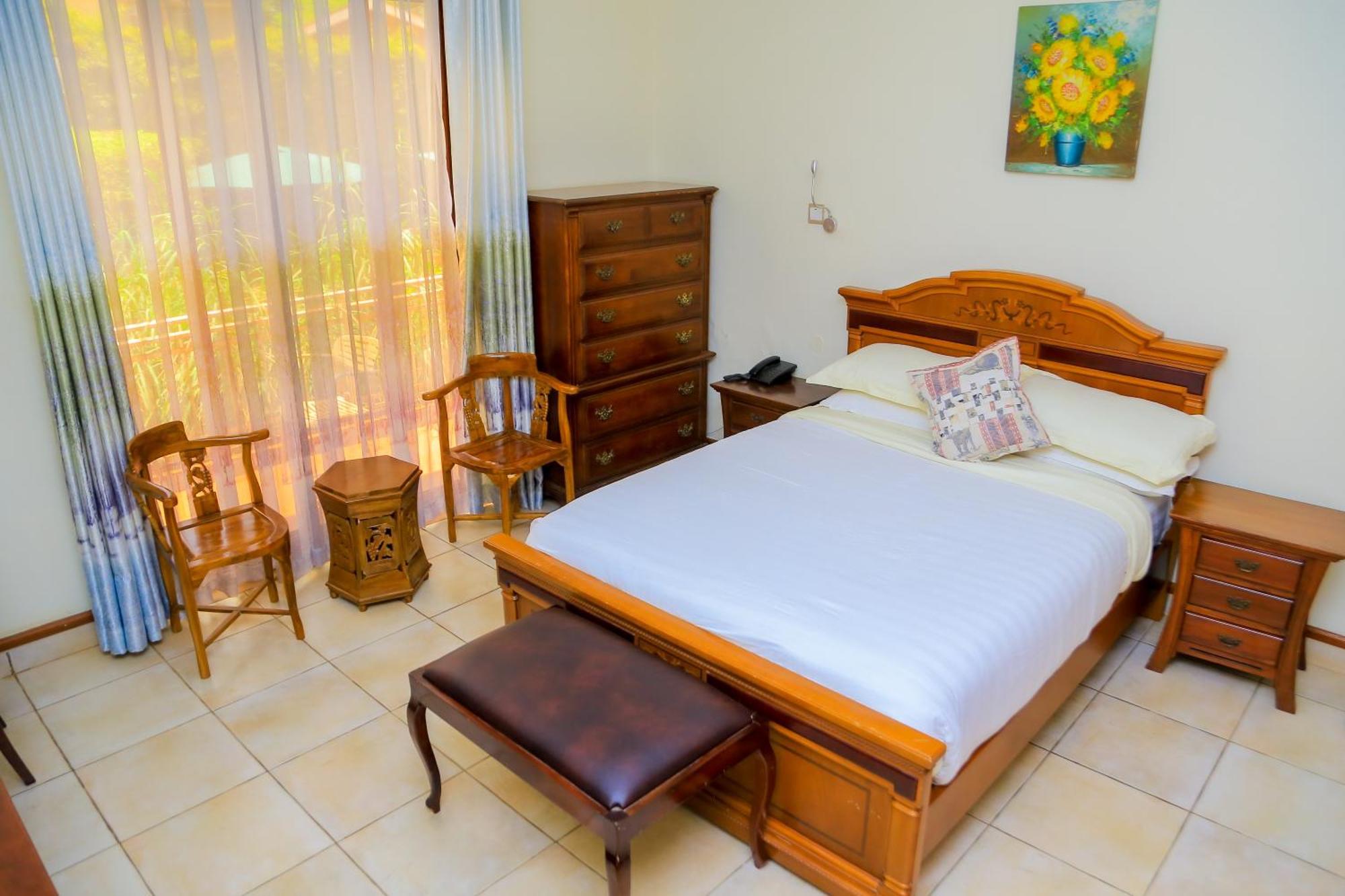 Shangri-La Hotel Muyenga Bugolobi Zewnętrze zdjęcie