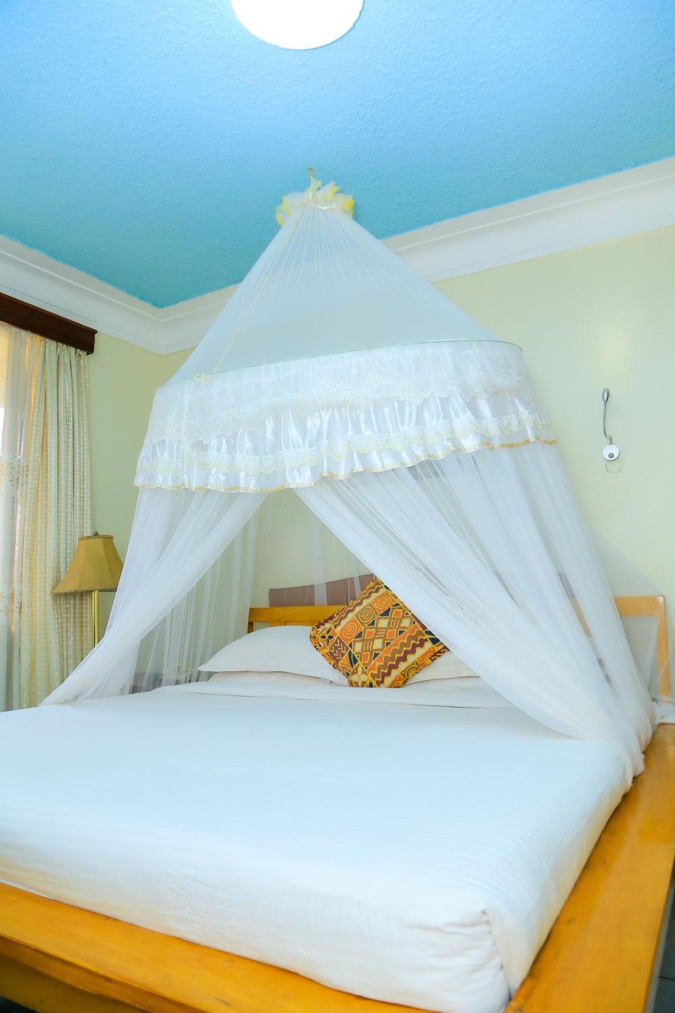 Shangri-La Hotel Muyenga Bugolobi Zewnętrze zdjęcie