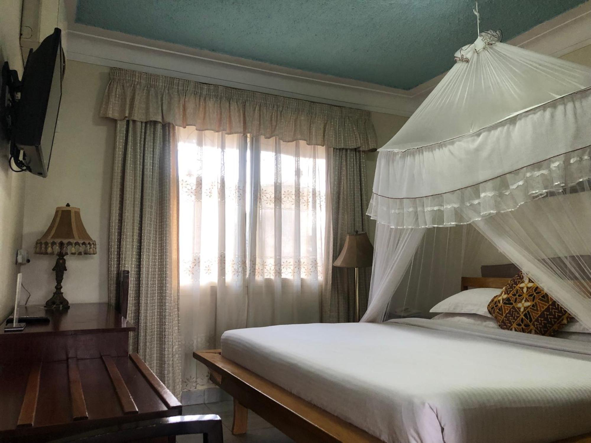 Shangri-La Hotel Muyenga Bugolobi Zewnętrze zdjęcie