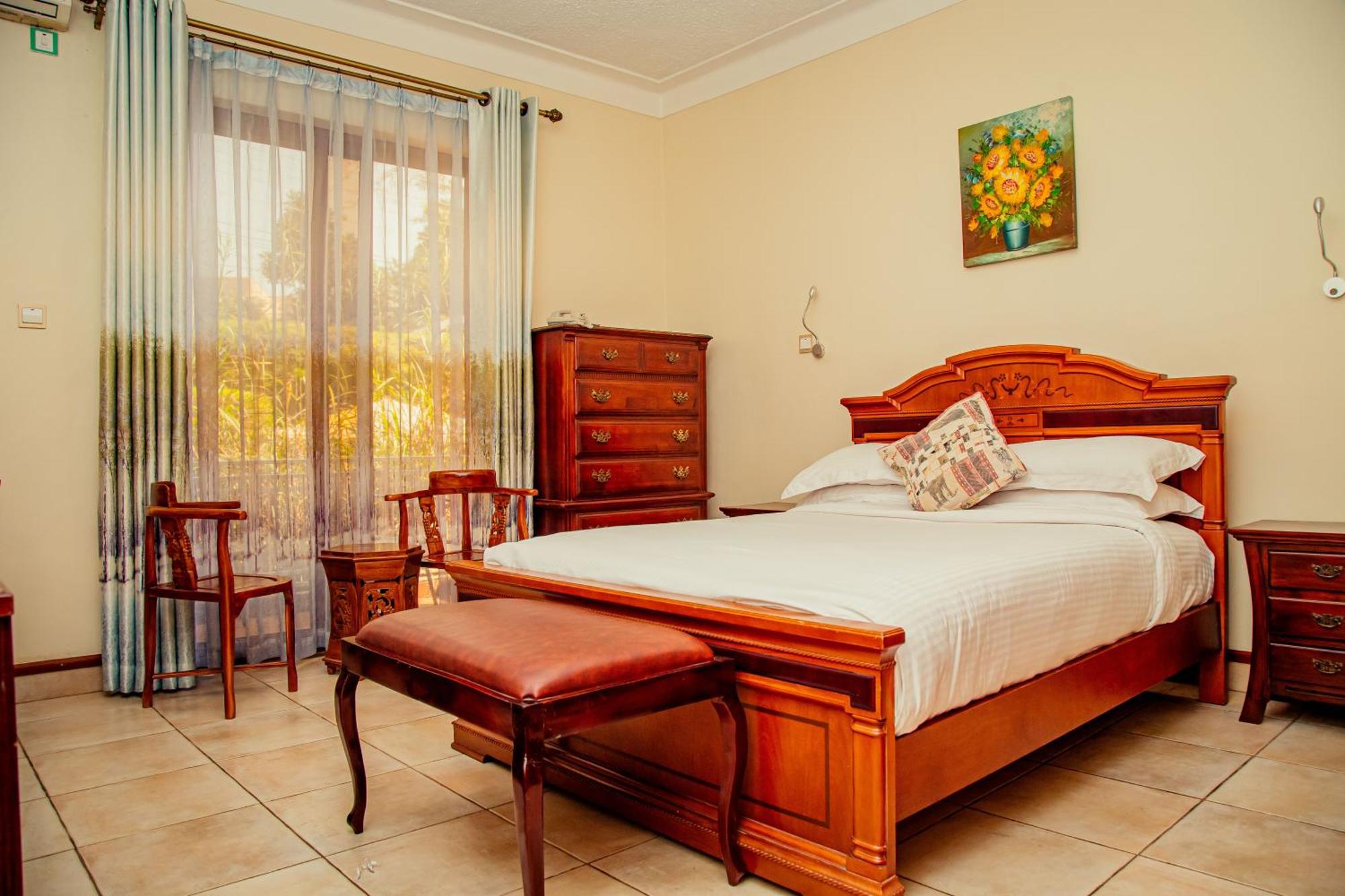 Shangri-La Hotel Muyenga Bugolobi Zewnętrze zdjęcie