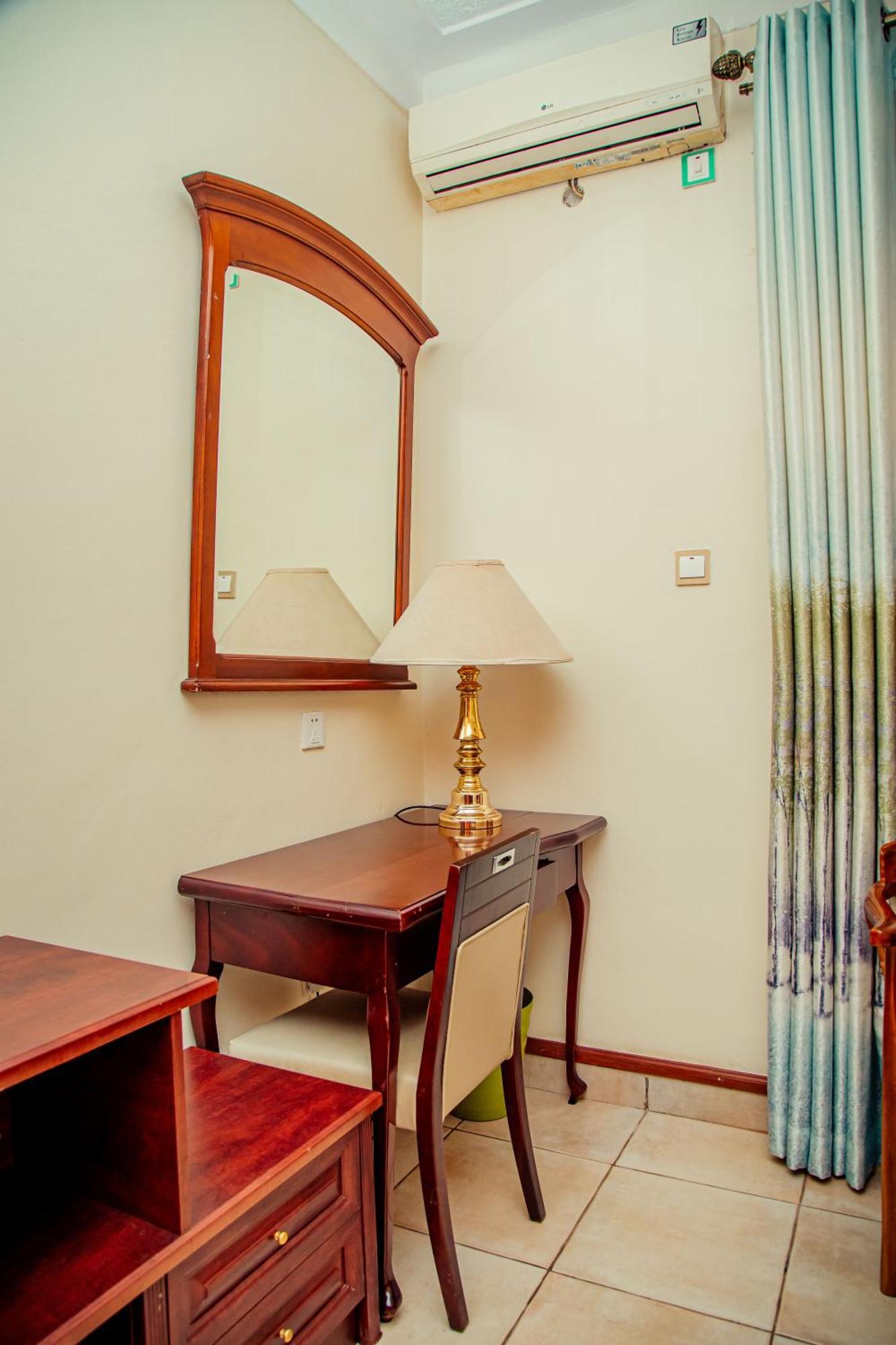 Shangri-La Hotel Muyenga Bugolobi Zewnętrze zdjęcie