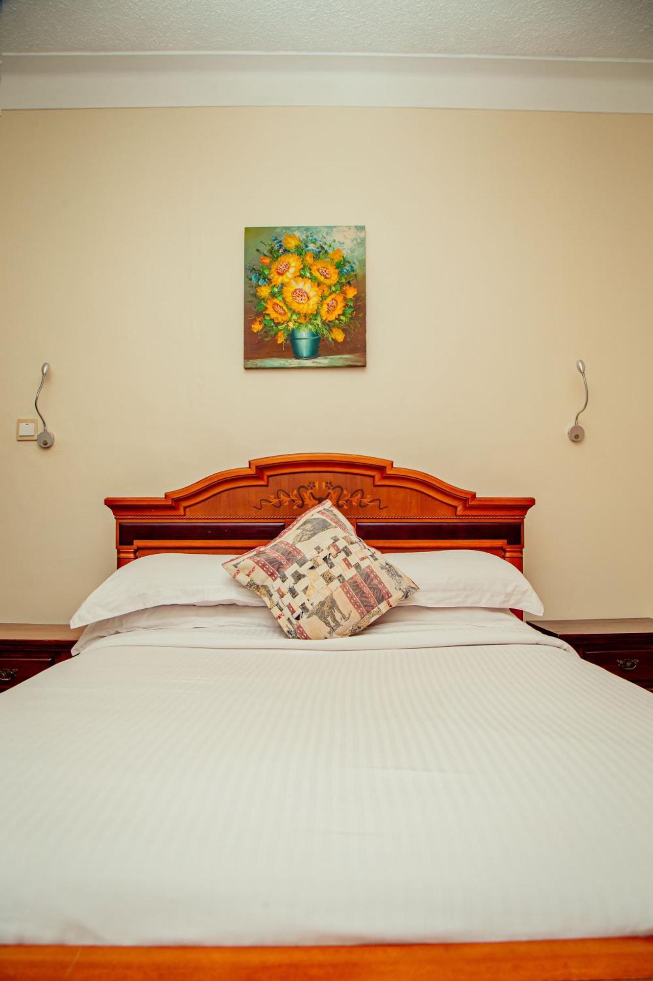 Shangri-La Hotel Muyenga Bugolobi Zewnętrze zdjęcie